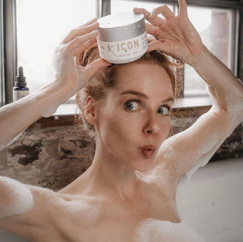Tratamientos restaurativos en EBA Studio con productos ICON para reparar y revitalizar el cabello dañado.
